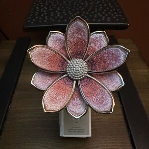 Bath & Body Works Pink and Silver Flower Wallflower